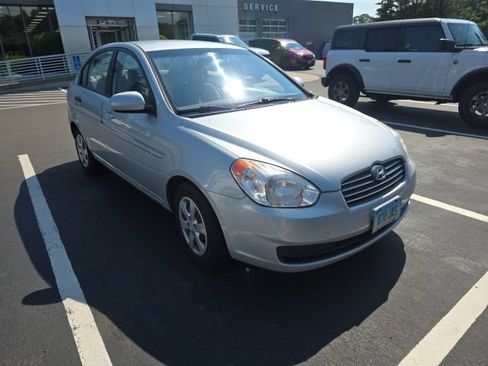 Used 2010 Hyundai Accent GLS w/ Premium Pkg 4 FWD image 5
