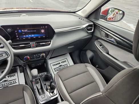 Used 2025 Chevrolet TrailBlazer LT FWD image 16