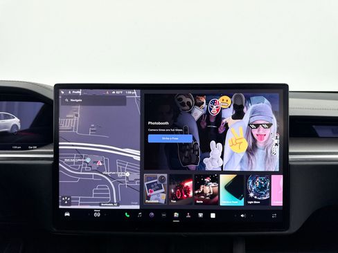 Used 2022 Tesla Model X Plaid image 22