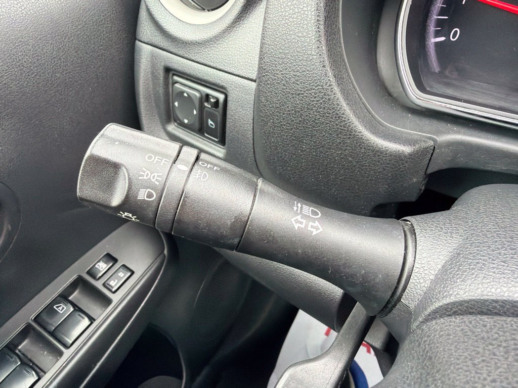 Used 2012 Nissan Versa FWD image 24