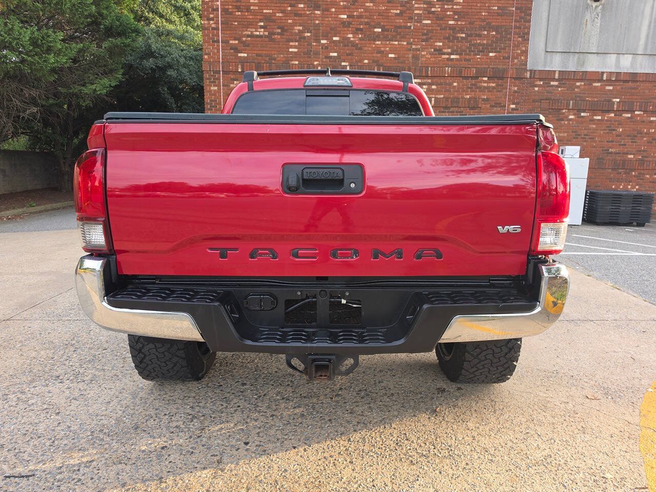 Used 2019 Toyota Tacoma TRD Off-Road AWD/4WD image 4