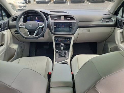 Certified 2023 Volkswagen Tiguan SE w/ Panoramic Sunroof Package FWD image 2