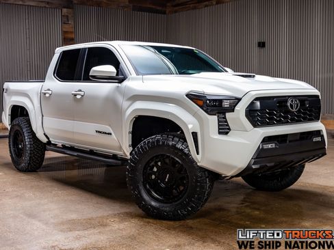 Used 2024 Toyota Tacoma TRD Sport image 1