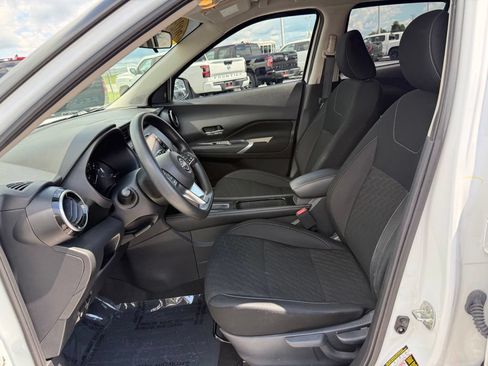 Used 2024 Nissan Kicks SV FWD image 4