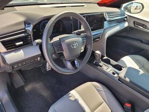 Used 2026 Toyota Camry SE w/ Convenience Package FWD image 7