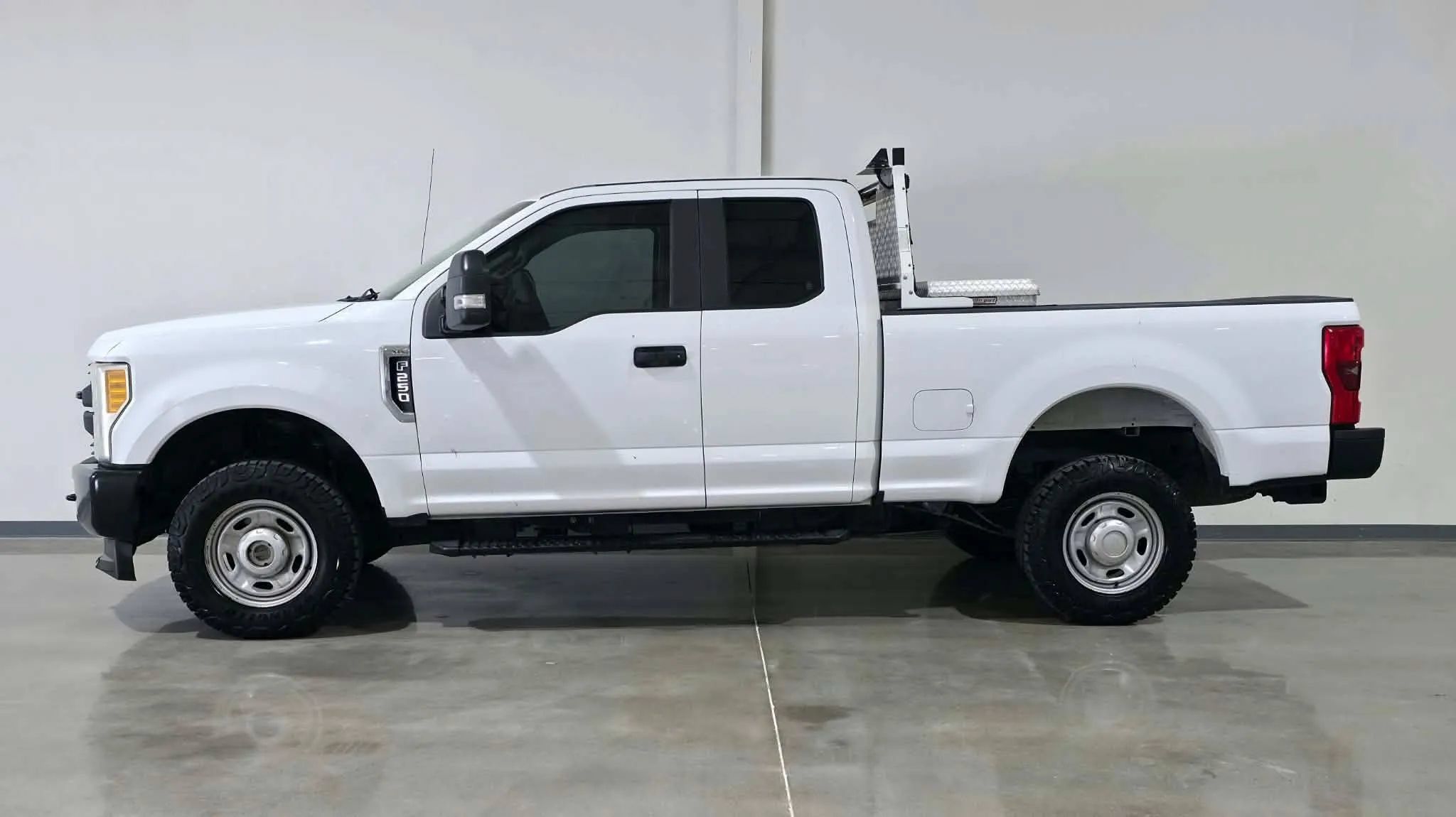 Used 2017 Ford F250 XL w/ Power Equipment Group AWD/4WD image 7