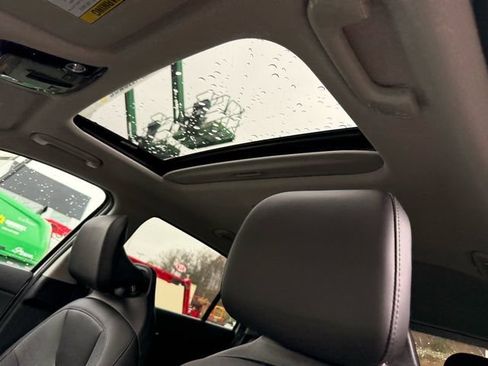 New 2025 Kia Niro EX Touring FWD image 7