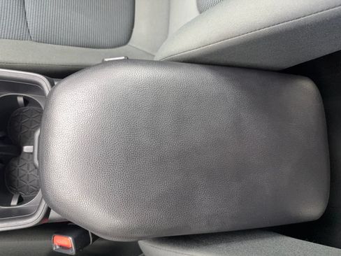 Used 2022 Toyota RAV4 LE FWD image 32