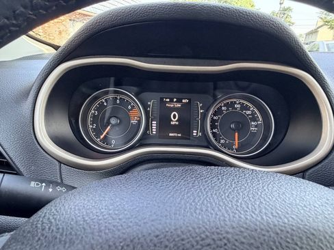 Used 2016 Jeep Cherokee Latitude AWD/4WD image 13