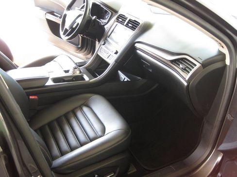 Used 2019 Ford Fusion SEL FWD image 36