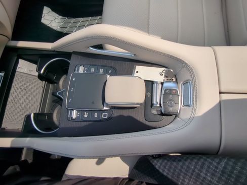 Used 2025 Mercedes-Benz GLS 450 4MATIC image 17