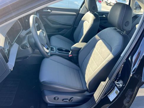 Used 2025 Volkswagen Jetta SE image 35