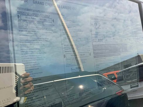 New 2025 Jeep Grand Cherokee Laredo image 19