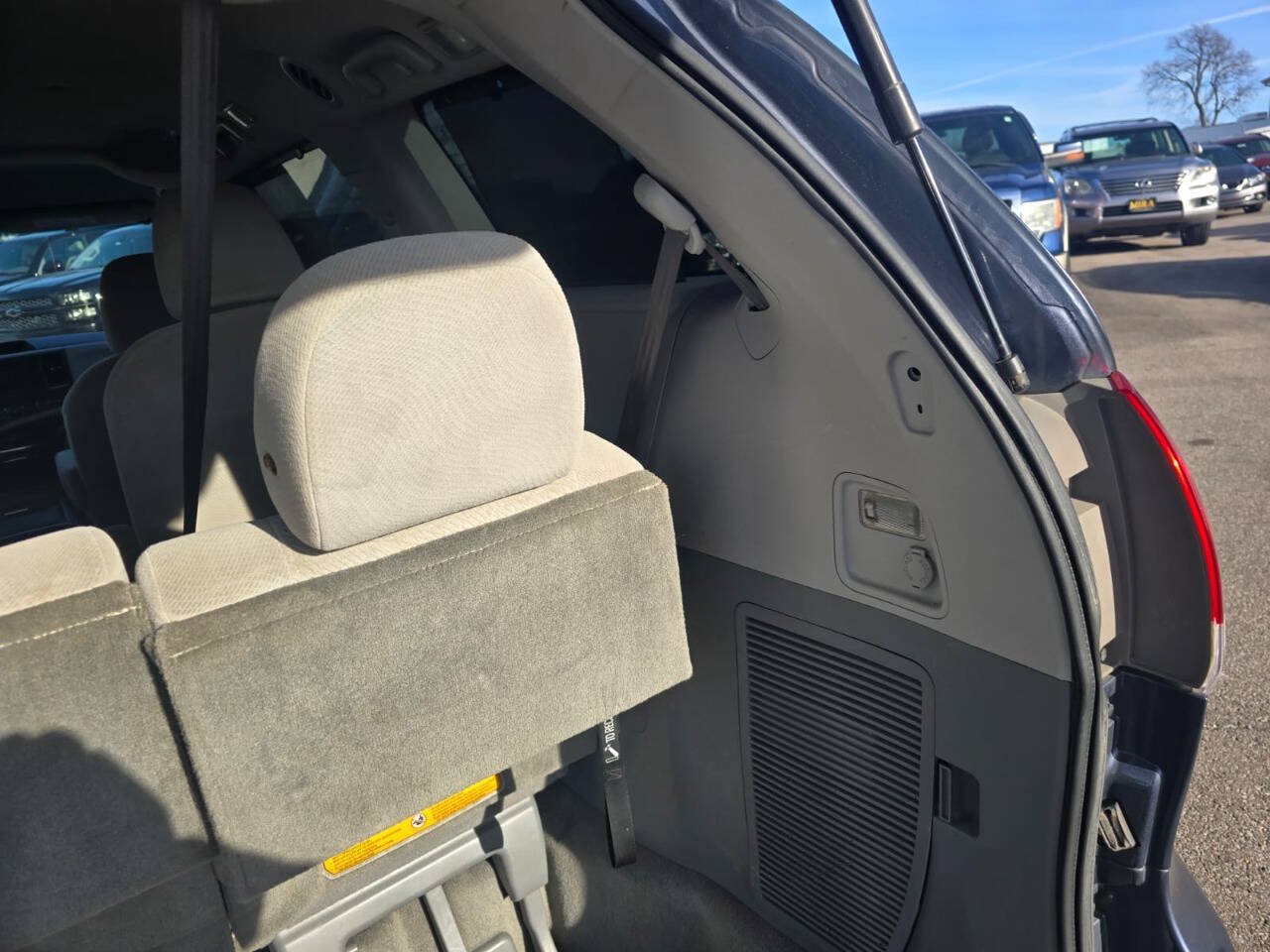 Used 2014 Toyota Sienna LE FWD image 29