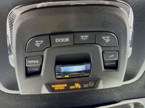 Used 2025 Toyota Corolla SE w/ SE Premium Package FWD image 15