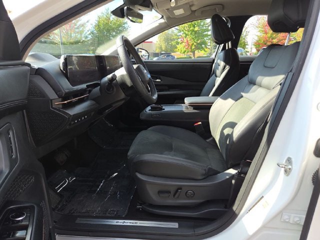 Used 2024 Nissan Ariya AWD image 9