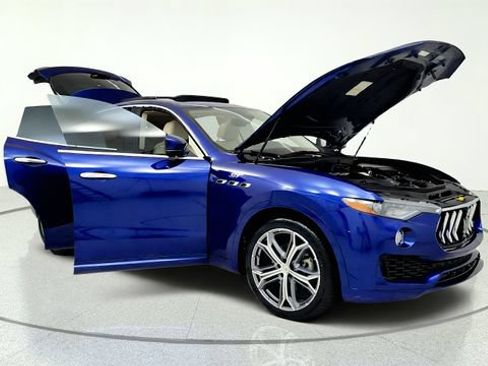Used 2023 Maserati Levante GT AWD/4WD image 11