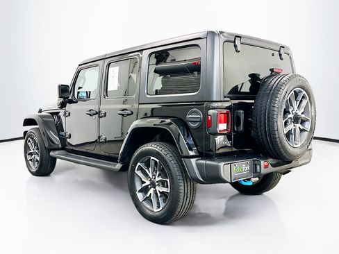 Used 2024 Jeep Wrangler Unlimited w/ Convenience Group AWD/4WD image 5