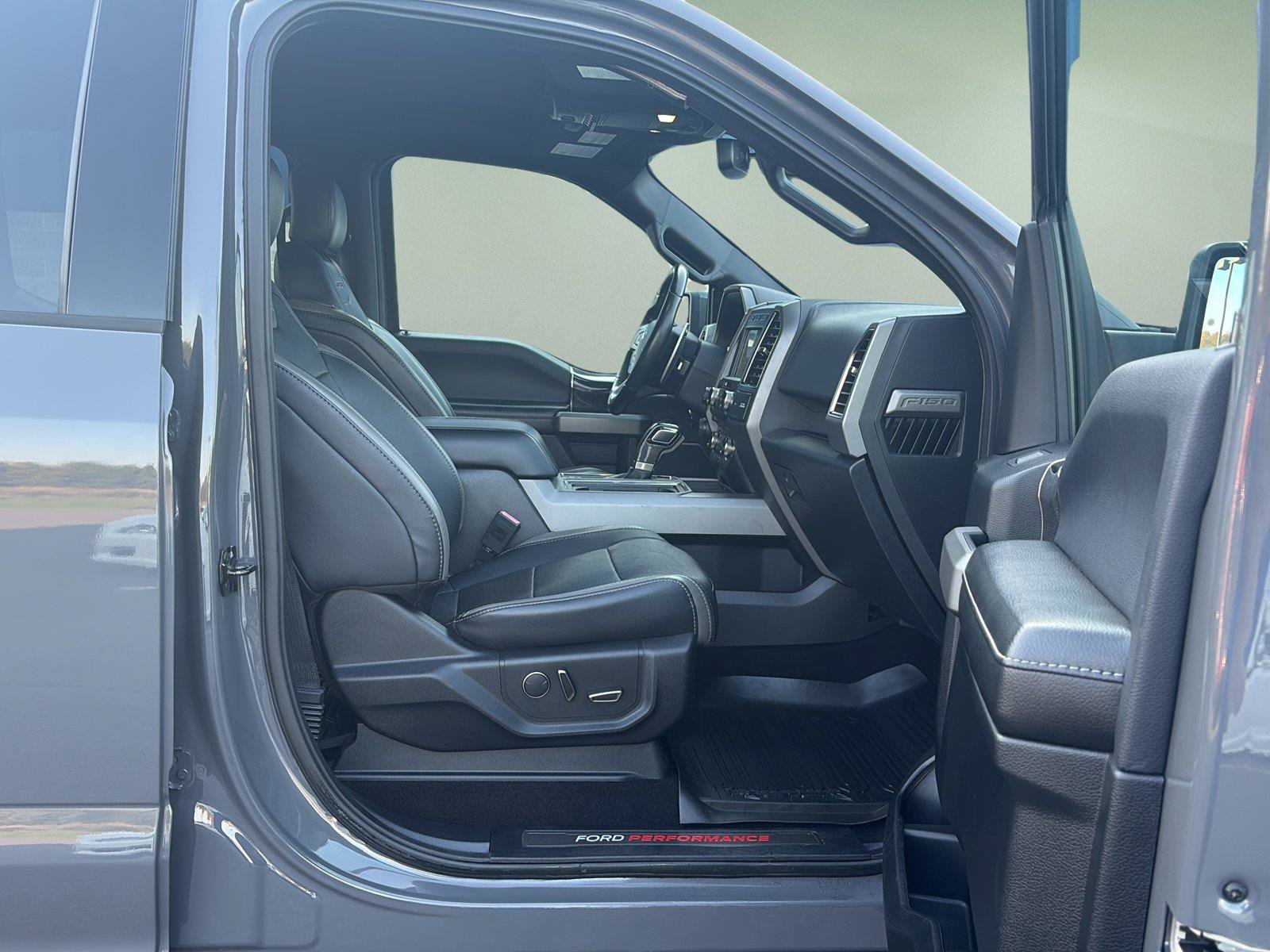 Used 2018 Ford F150 Raptor w/ Equipment Group 802A Luxury AWD/4WD image 13