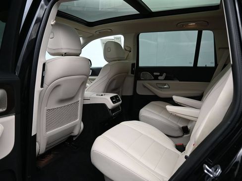 Used 2024 Mercedes-Benz GLS 450 4MATIC image 26