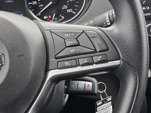 Used 2022 Nissan Rogue Sport S image 15