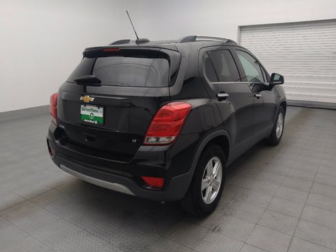 Used 2017 Chevrolet Trax LT w/ LT Convenience Package FWD image 9