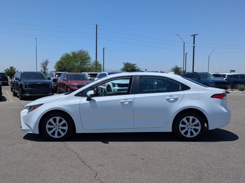 Used 2024 Toyota Corolla LE FWD image 2