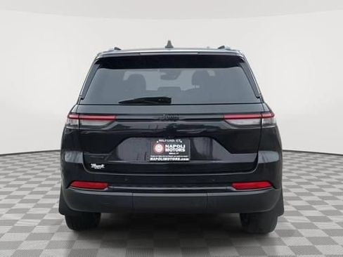 Used 2023 Jeep Grand Cherokee Altitude AWD/4WD image 4