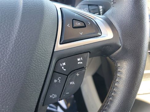 Used 2019 Ford Edge Titanium image 28