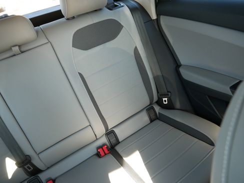 Used 2023 Volkswagen Taos SE image 14