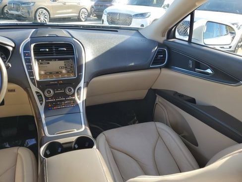 Used 2017 Lincoln MKX Reserve w/ Lincoln MKX Climate Package image 21