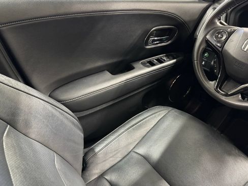 Used 2020 Honda HR-V Touring image 41