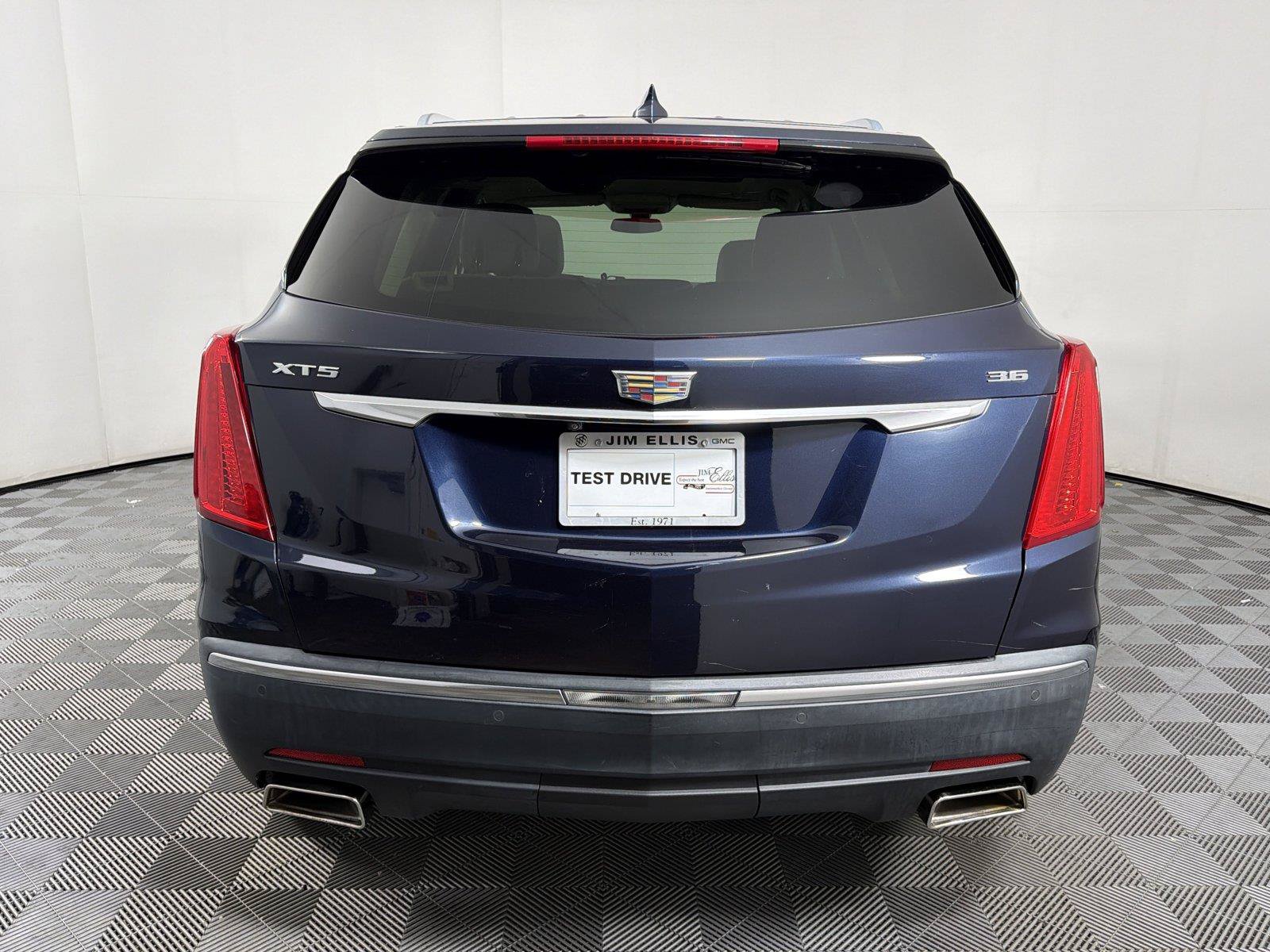 Used 2017 Cadillac XT5 Luxury FWD image 5