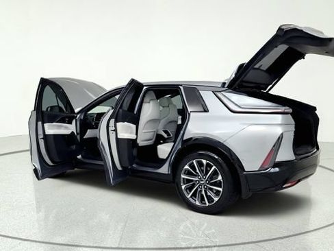 Used 2024 Cadillac Lyriq Sport AWD/4WD image 16