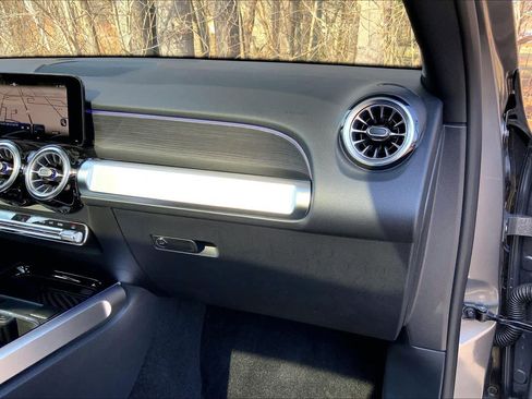 New 2026 Mercedes-Benz GLB 250 4MATIC image 10