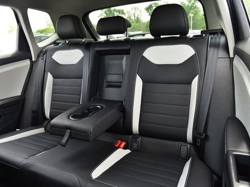 New 2026 Volkswagen Taos SEL image 23