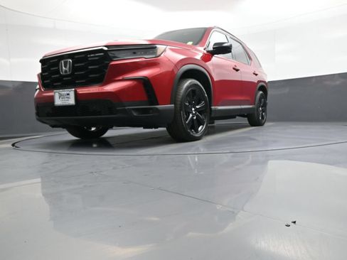 Certified 2025 Honda Pilot Black Edition image 28