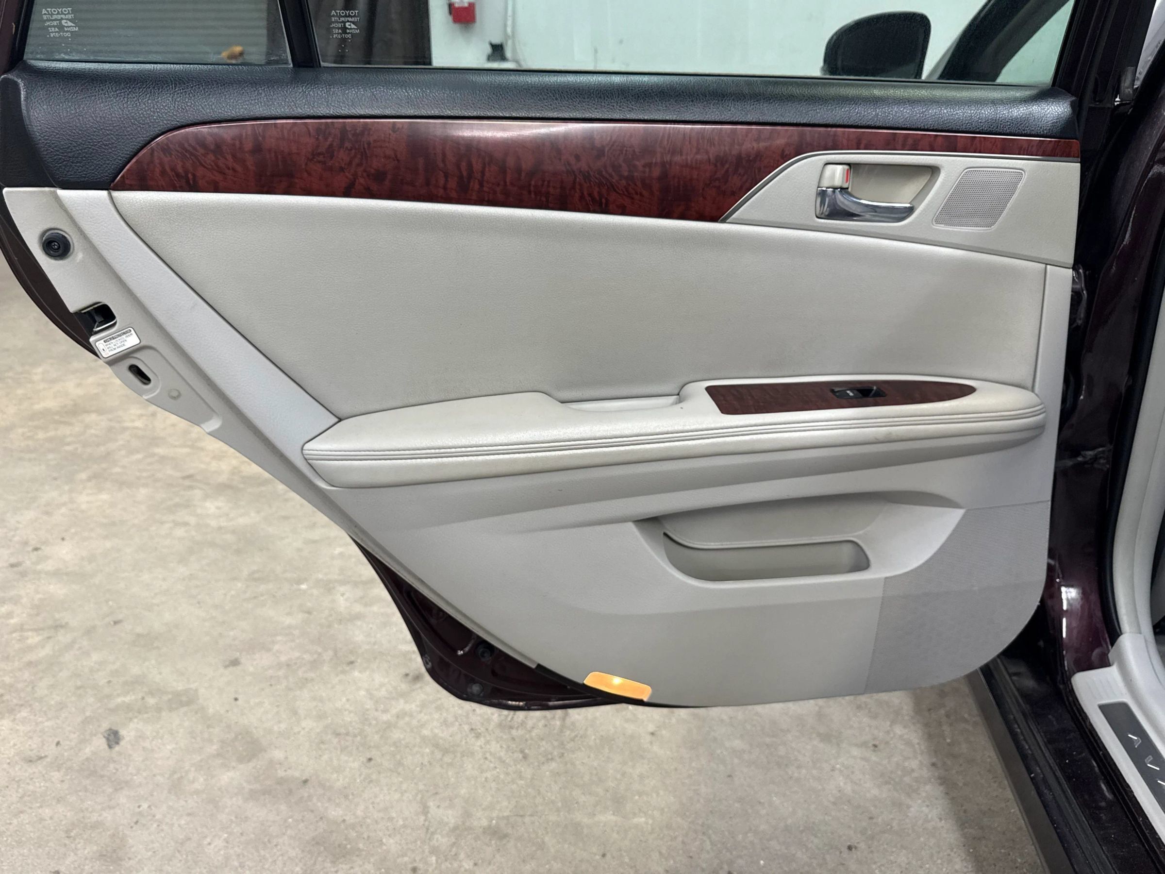 Used 2012 Toyota Avalon FWD image 18