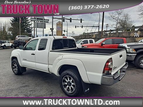 Used 2011 Toyota Tacoma 4x4 Access Cab image 6