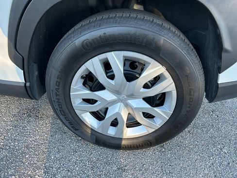 Certified 2024 Toyota Corolla Cross L image 9