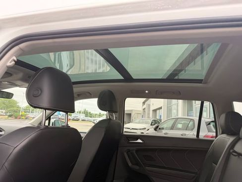 Certified 2024 Volkswagen Tiguan SE AWD/4WD image 19