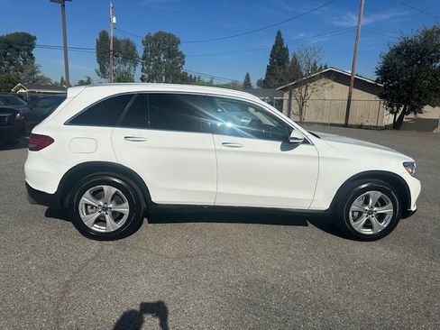 Used 2018 Mercedes-Benz GLC 300 4MATIC image 15
