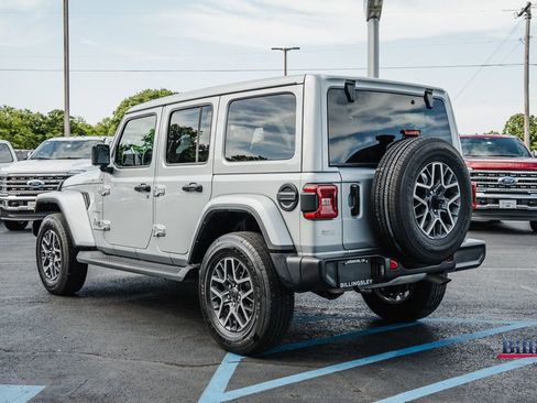 Used 2024 Jeep Wrangler Unlimited Sahara AWD/4WD image 4