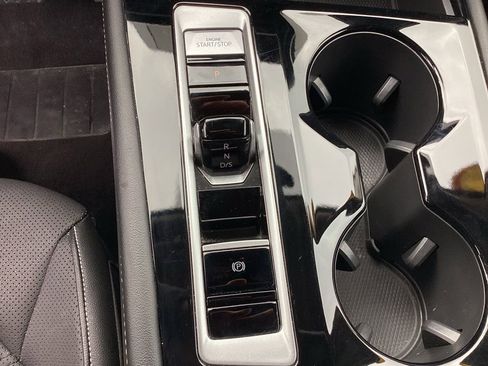 Used 2024 Volkswagen Atlas SE image 31