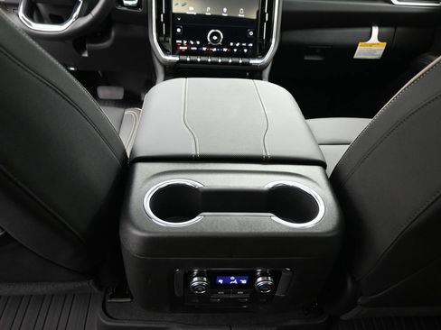 New 2026 GMC Yukon Elevation w/ Elevation Premium Package AWD/4WD image 20