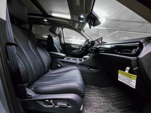 Used 2025 Acura MDX SH-AWD image 34