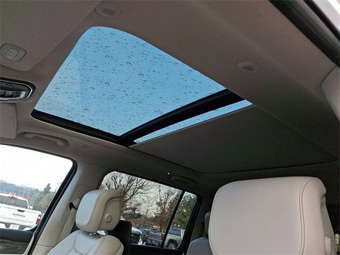 Used 2022 Jeep Wagoneer Series III w/ Premium Group I image 18