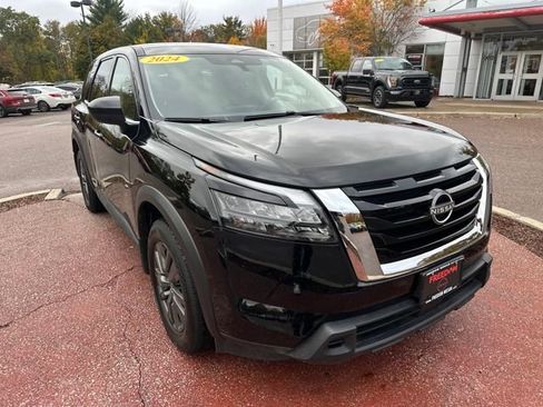 Used 2024 Nissan Pathfinder S image 7