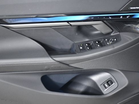 Used 2025 BMW i5 eDrive40i image 22