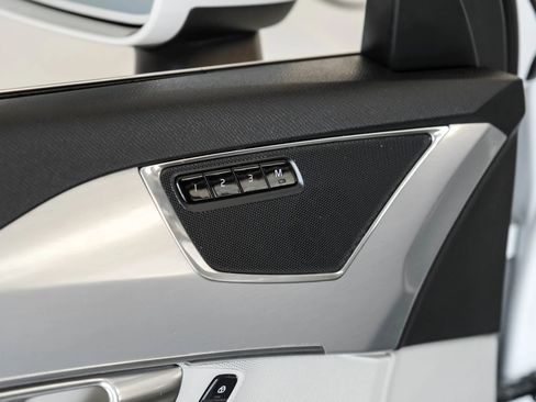 Used 2017 Volvo XC90 T6 Momentum w/ Vision Package image 46